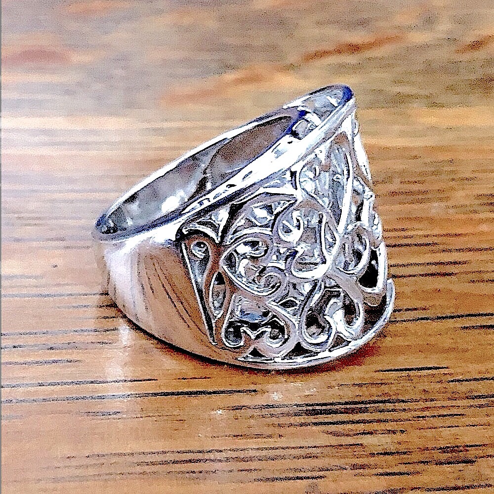 $74 Estate Ring  Sterling Silver  Marked K 925 China  11.2 grams  Size 8